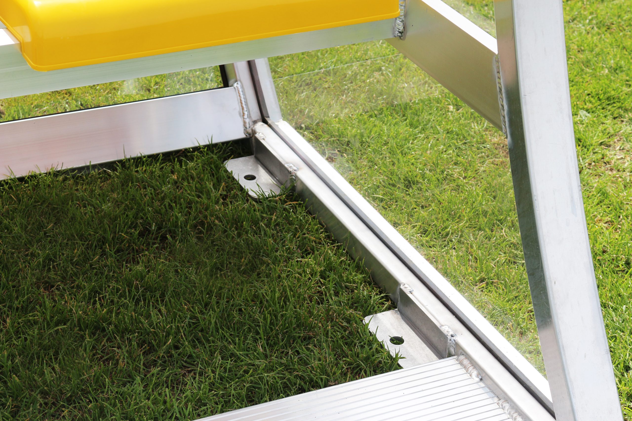 Sportpoland 09019 Zdjęcie produktu 1 - LAWKA REZERWOWYCH KABINA DLA ZAWODNIKOW EXCLUSIVE 2