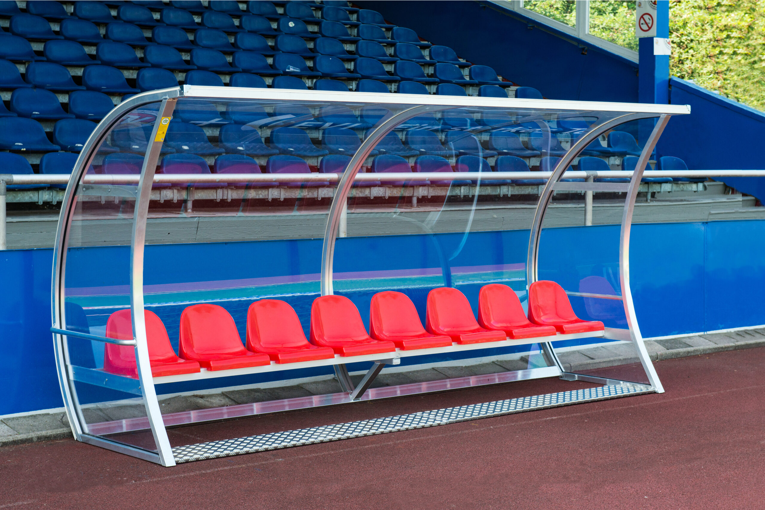 Sportpoland 09019 Zdjęcie produktu - LAWKA REZERWOWYCH KABINA DLA ZAWODNIKOW EXCLUSIVE 1