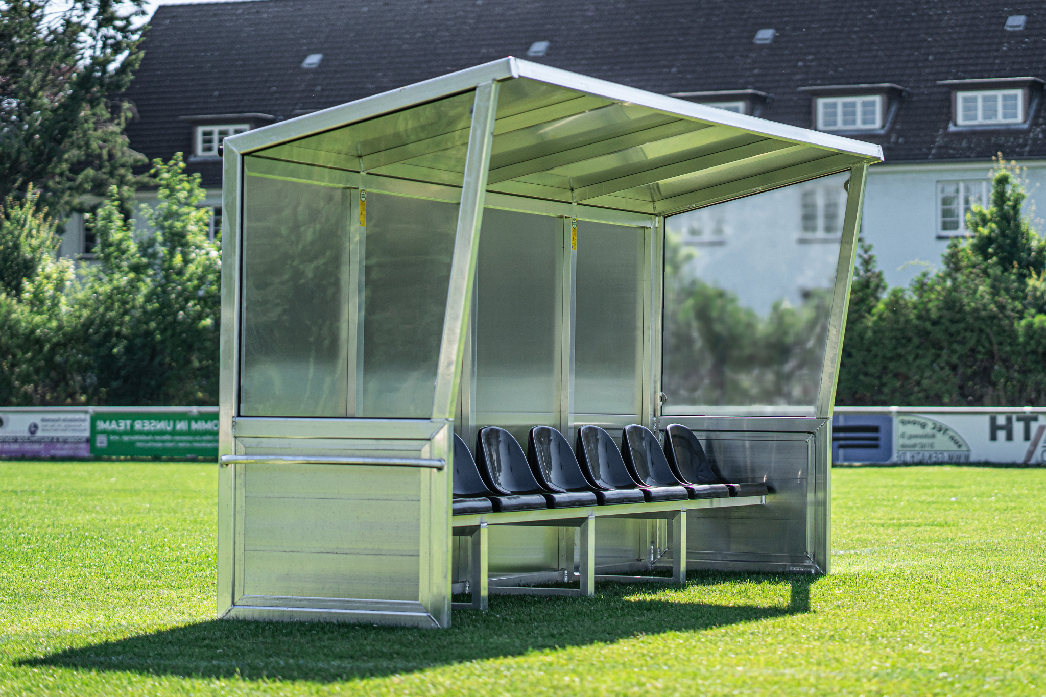 Sportpoland 09019 Zdjęcie produktu - LAWKA REZERWOWYCH KABINA DLA ZAWODNIKOW EXCLUSIVE 1