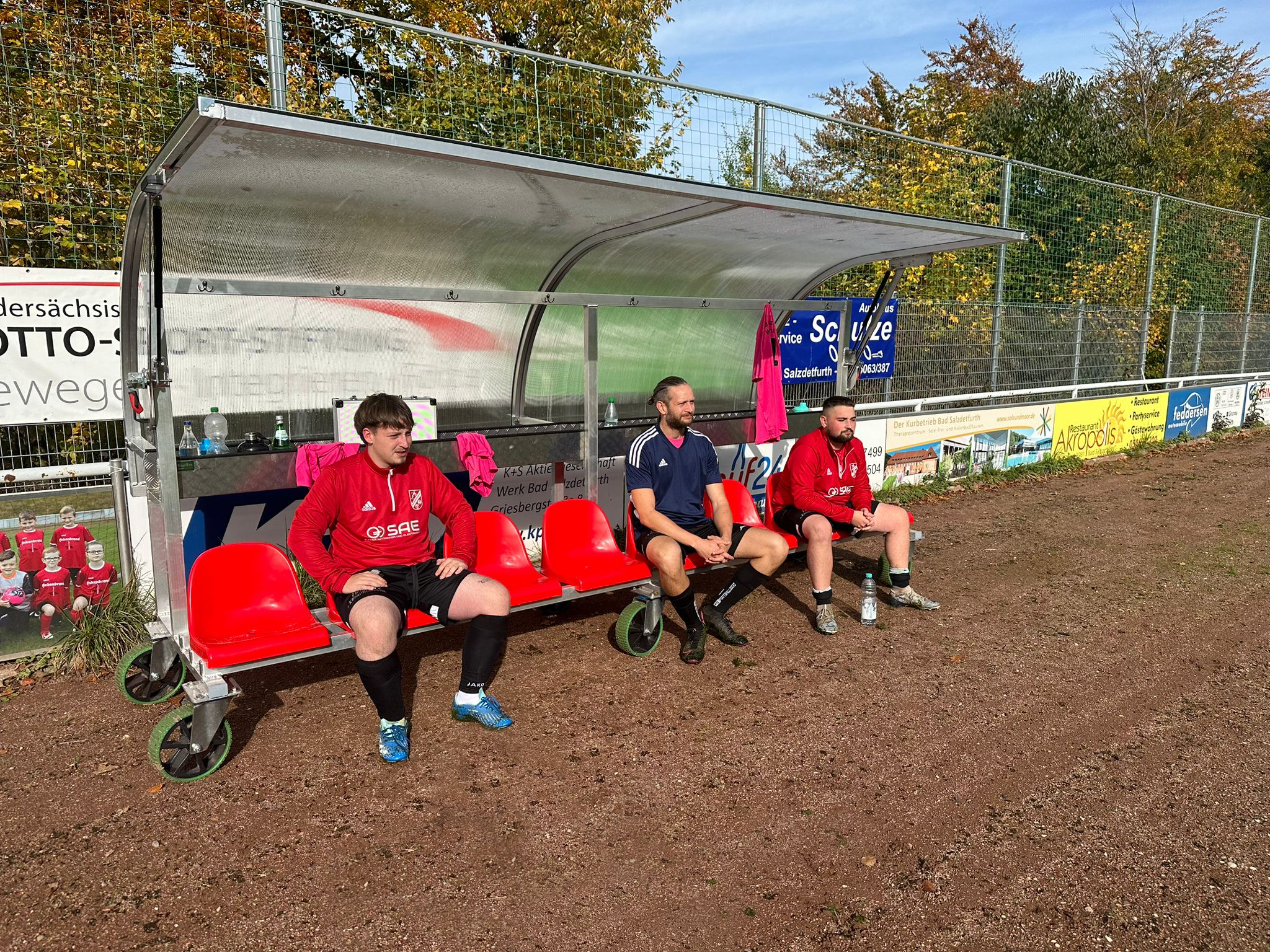 Sportpoland 09019 Zdjęcie produktu 1 - LAWKA REZERWOWYCH KABINA DLA ZAWODNIKOW EXCLUSIVE 2