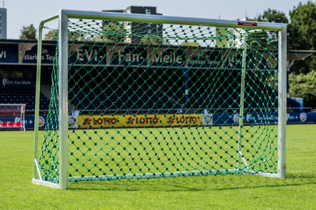 BRAMKA PIŁKARSKA JEDNOCZĘŚCIOWA SPORTPOLAND Z SIATKĄ ANTY-WANDAL 3X2 M